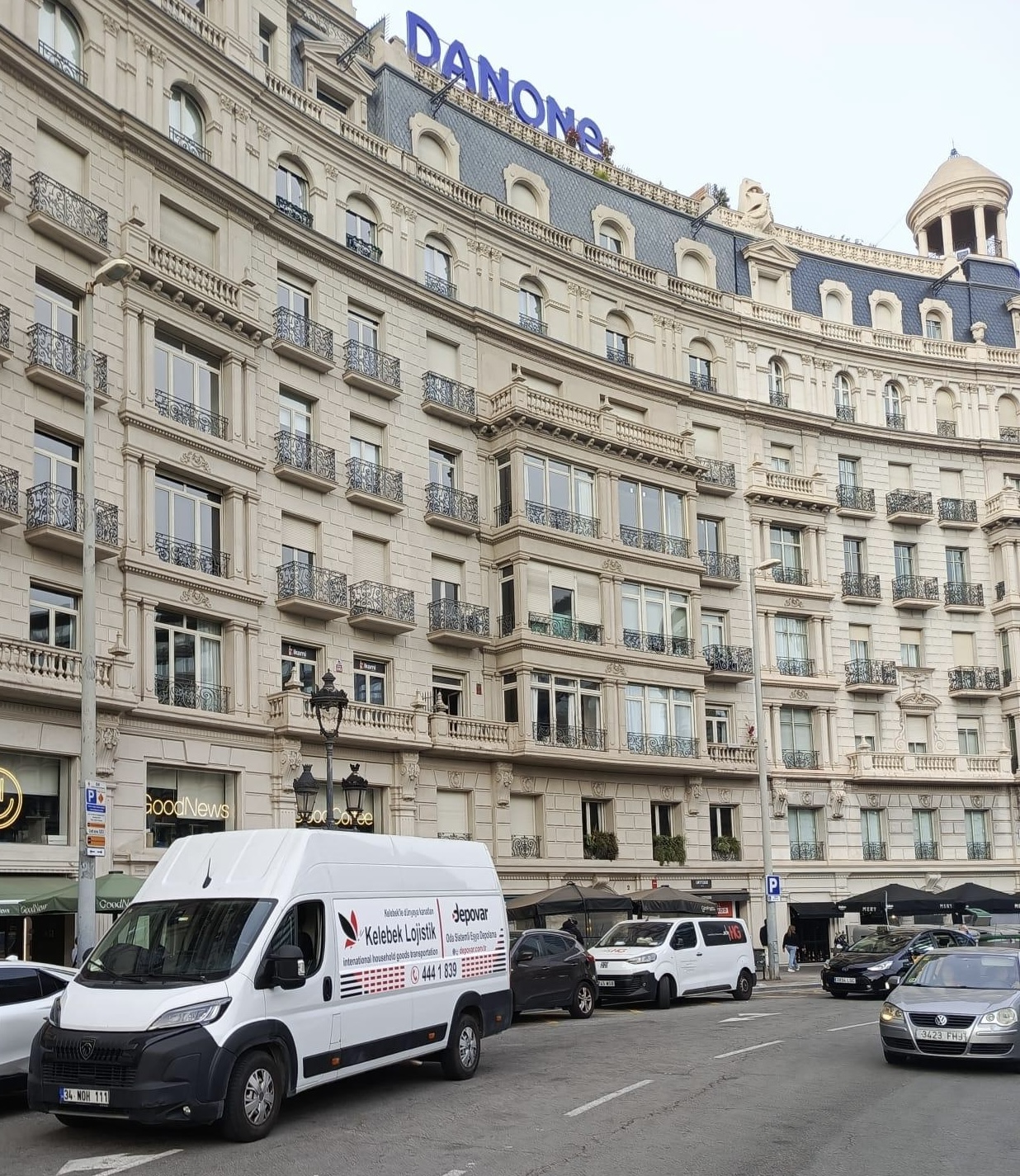 Küçükyalı VIP nakliyat kamyonu Kelebek Lojistik ambalajlama